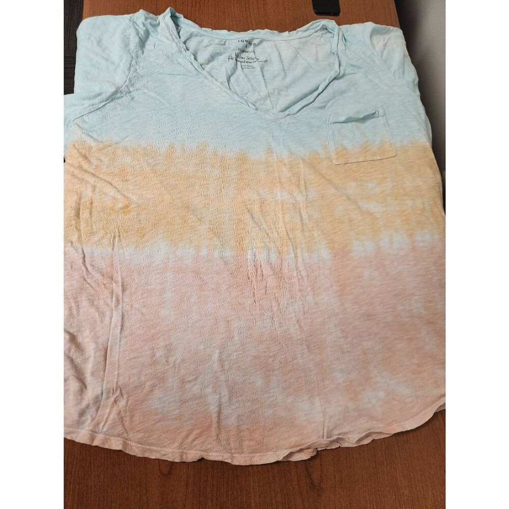 Torrid Pineapple Short sleeved Top Shirt in a tie-dye orange and blue pattern. C